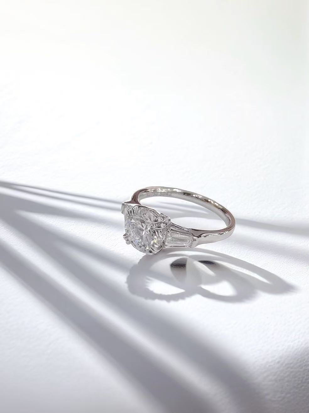 18K White Gold IGI-Certified Lab-Grown Diamond Pairing Ring with Tapered Square Design