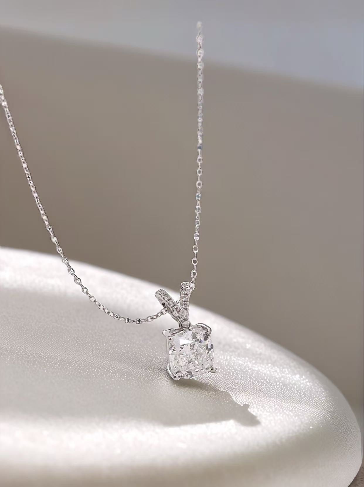 18K Gold Lab-Grown Diamond Cushion V-Clasp Necklace