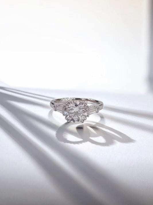 18K White Gold IGI-Certified Lab-Grown Diamond Pairing Ring with Tapered Square Design