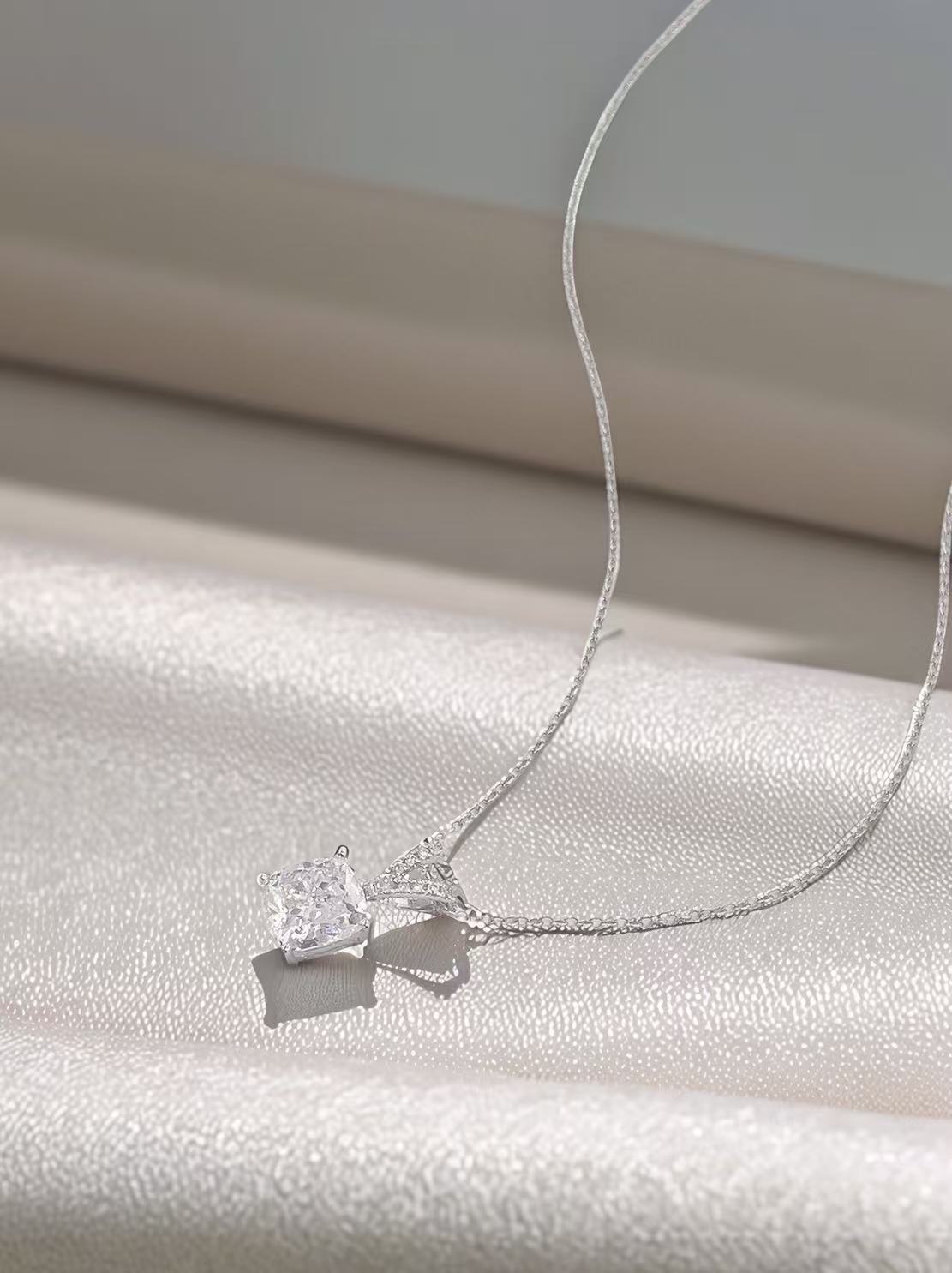 18K Gold Lab-Grown Diamond Cushion V-Clasp Necklace