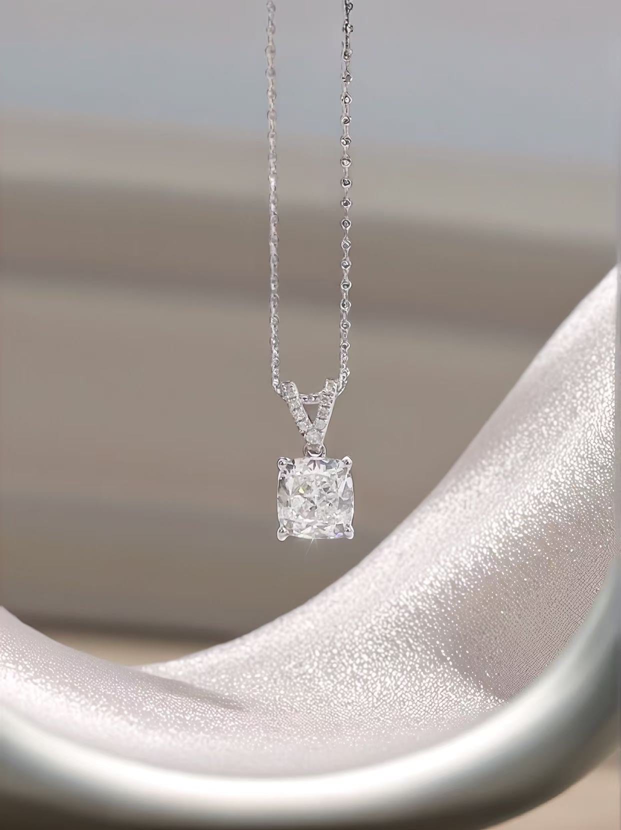 18K Gold Lab-Grown Diamond Cushion V-Clasp Necklace